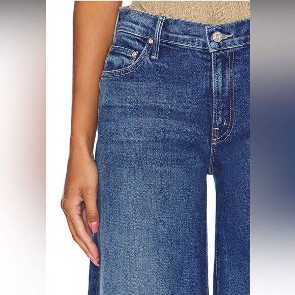 MOTHER The Swisher Sneak Fray in “Punch Buggy” dark wash - Picture 7 of 12